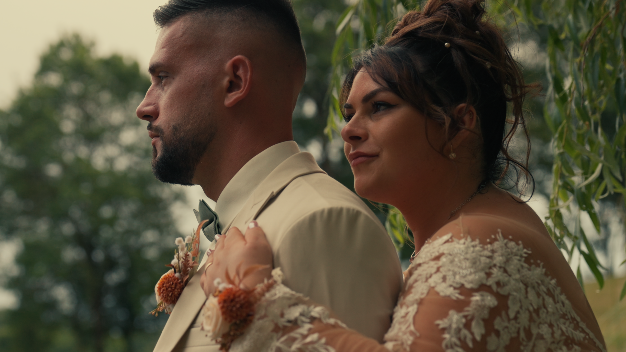 Manon et Alexis qui posent durant leur séance couple