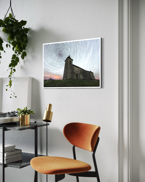 Tirage photo d'art d'une circumpolaire à la Chapelle de Ronesque dans le Cantal "Evasion" imprimé sur papier baryté.